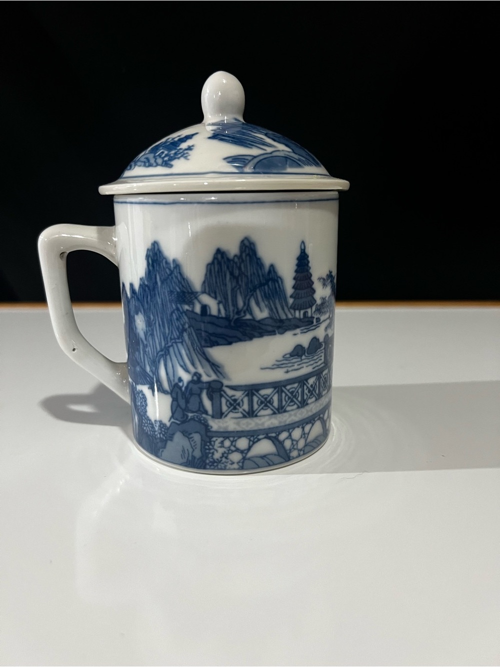 Source Unknown Blue and White Porcelain Lidded Mug with Scenic Motif